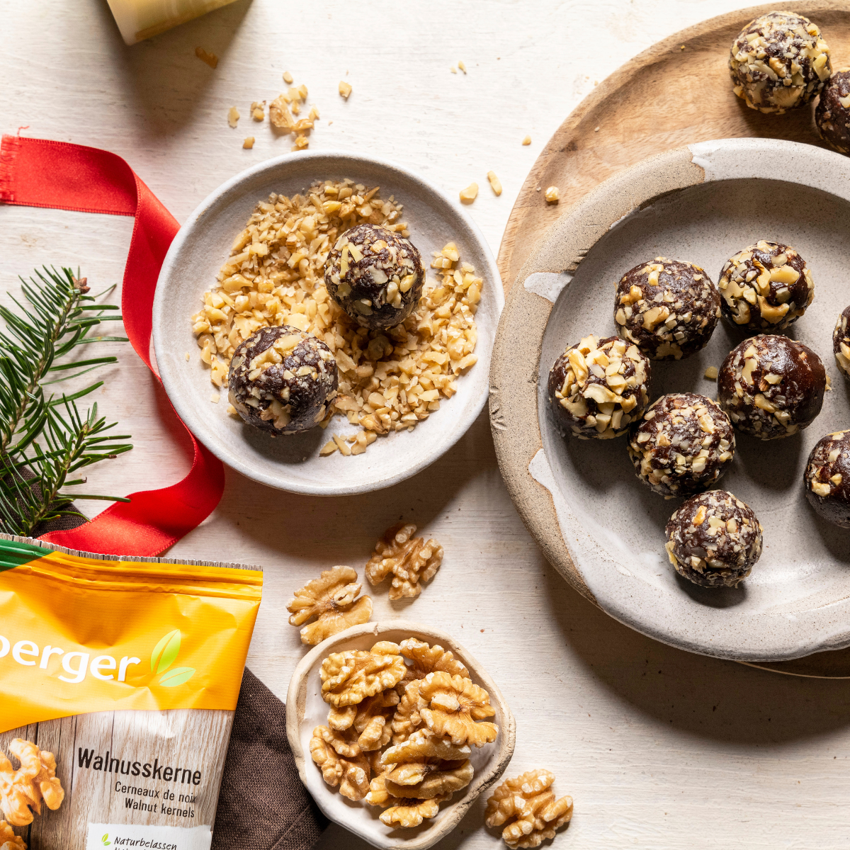 Power-Kugeln für Zwischendurch: Dattel-Walnuss-Bällchen